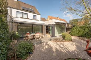 Recente, instapklare koppelwoning op toplocatie aan de Graaf Jansdijk in Oud-Knokke, ideaal tussen het centrum en de oude molen.De woning beschikt...