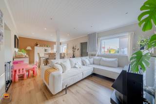 In de rustige Belzeelse Kerkweg, een smal en kindvriendelijke straat, staat deze sfeervolle en instapklare woning te koop. Dankzij de unieke...