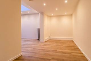 ZAVENTEM - Excellently located ground-floor flat that has been completely renovated. The flat has a living/dining area of 20m², an open,...