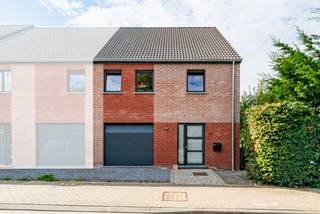 We Invest vous propose cette charmante maison en excellent état, idéalement située dans un quartier résidentiel de Braine-le-Comte, proche de la...