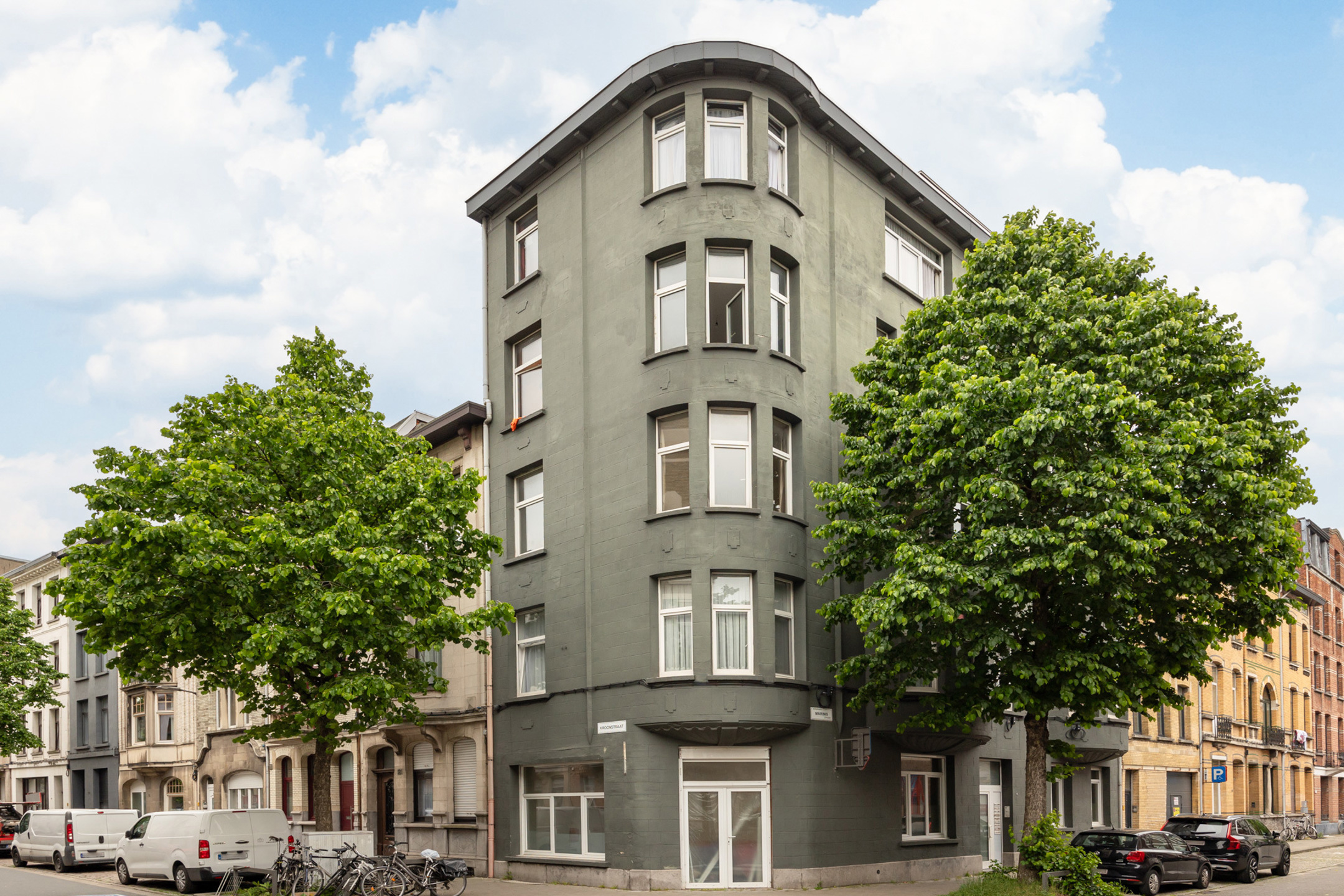 ANTWERPEN - Kleinschalige opbrengsteigendom met 8 units - foto 1