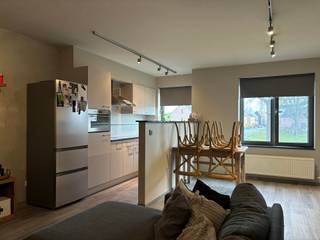 Eigentijds appartement met twee slaapkamers en een groot terras.Het appartement bevindt zich op de eerste verdieping en is bereikbaar met de lift.De...