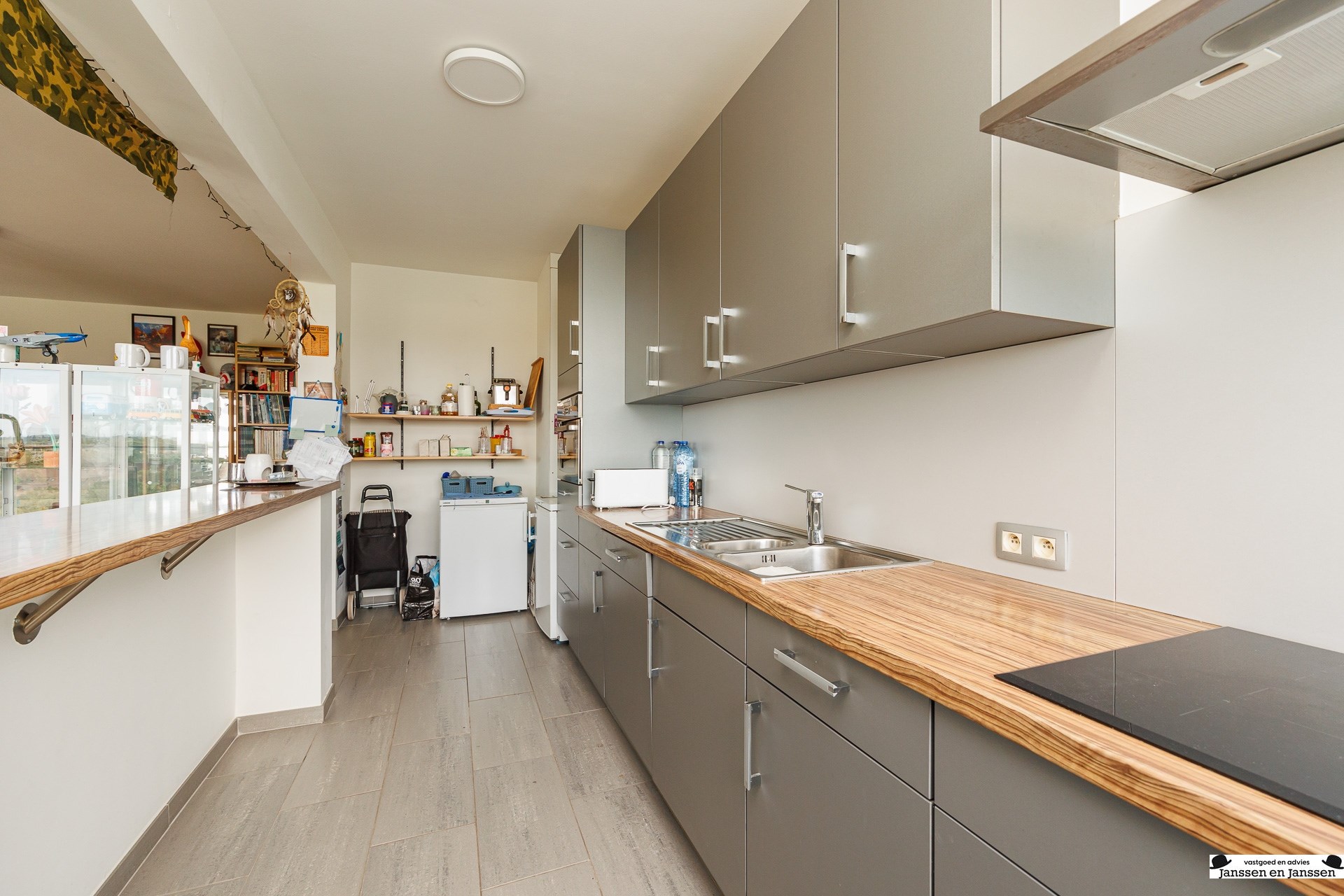 Bemeubeld 2-slaapkamerappartement met prachtig uitzicht! - foto 5