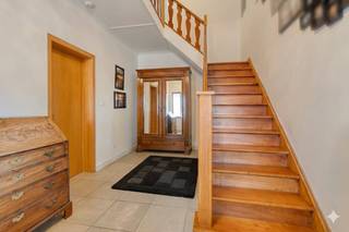 Bienvenue à la Dekkenstraat 75 à Zepperen. Nous trouvons ici une maison de caractère et extrêmement spacieuse (285 m²) sur un beau terrain de...