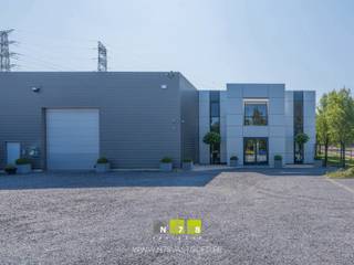 BEDRIJFSHAL VAN 480M² + KANTOOR VAN 105M² TE GENK.TROEVEN- Gelegen aan het industrieterrein in Genk.- Alarm en camerabewaking.- Rolbrug 3,2 ton.- 4...