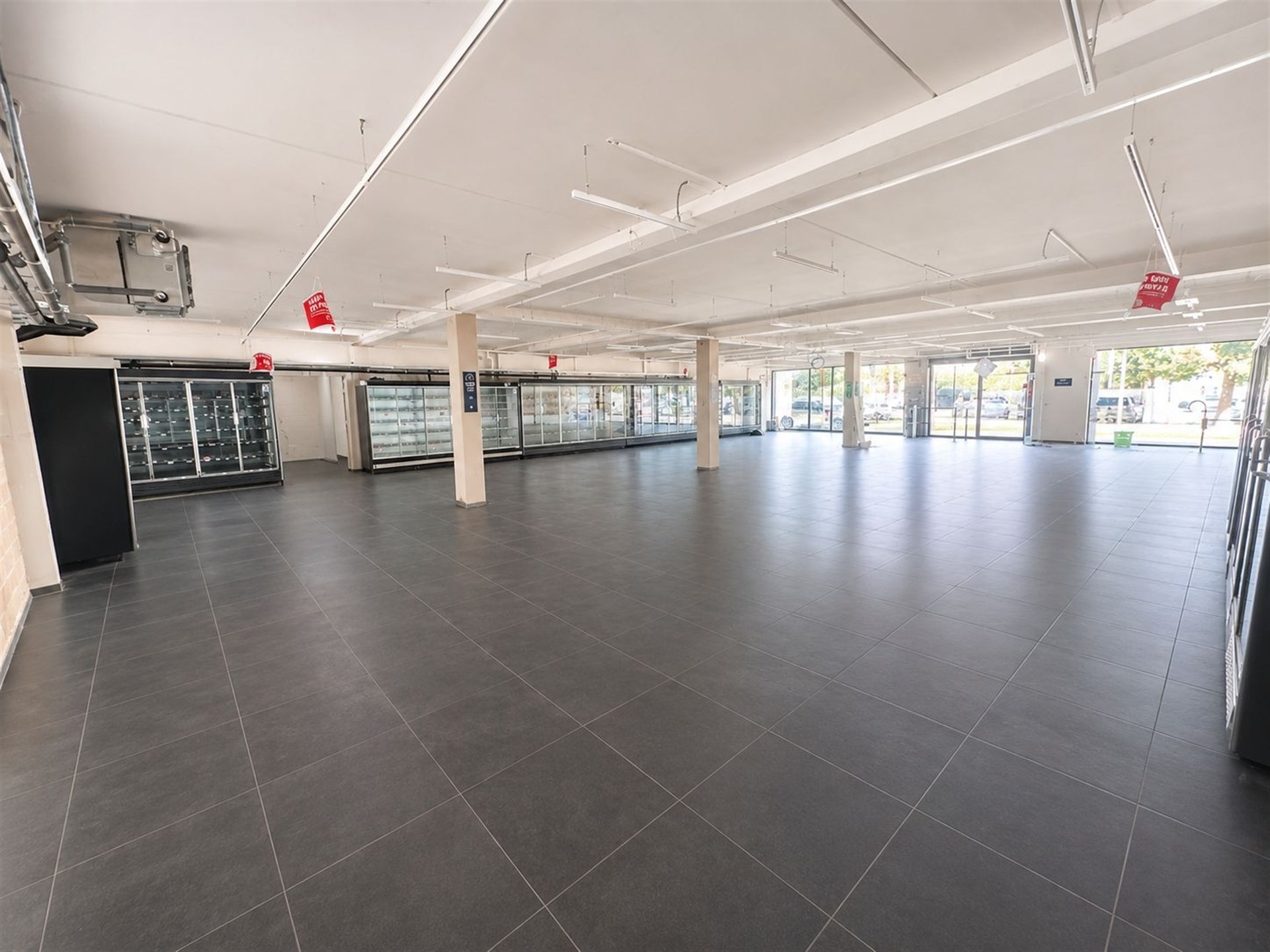 Striking retail unit in a prime commercial location in central Aalst! - photo 4