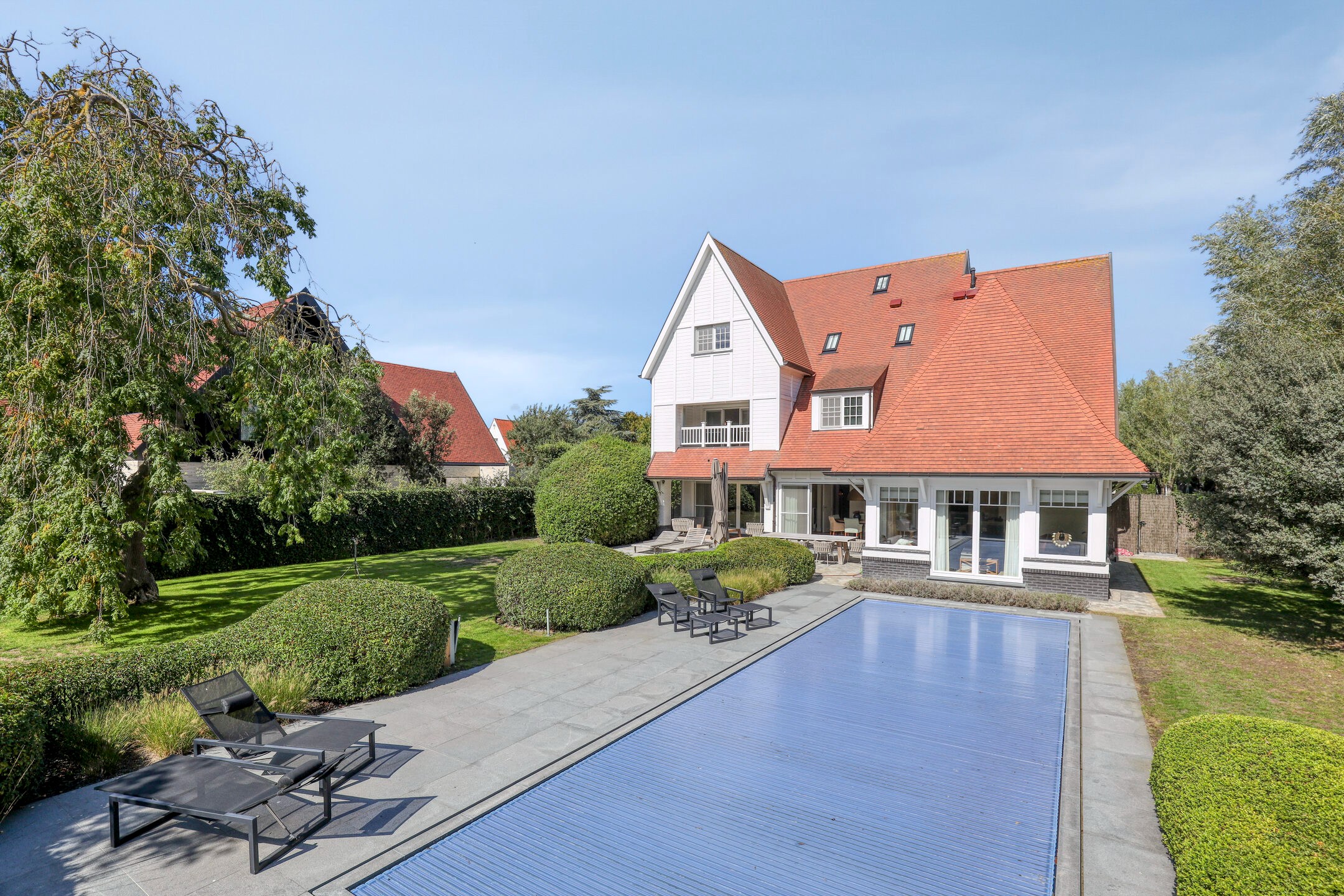 Luxueuze en stijlvolle villa in Engelse Cottage stijl met verwarmd zwembad gelegen in het Zoute. - foto 1