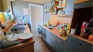 Te renoveren 2-slaapkamerwoning met ruim TERRAS, rustig en centraal gelegen in het centrum van Brugge met een vlotte verbinding naar de kleine...