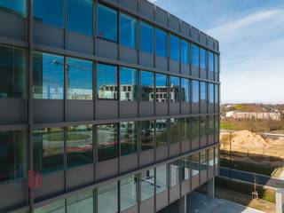 Phenomenally located offices with an area of 2,000 m² (and more) for rent on The Loop, barely 2 km from the E40/E17 interchange and near the R4...