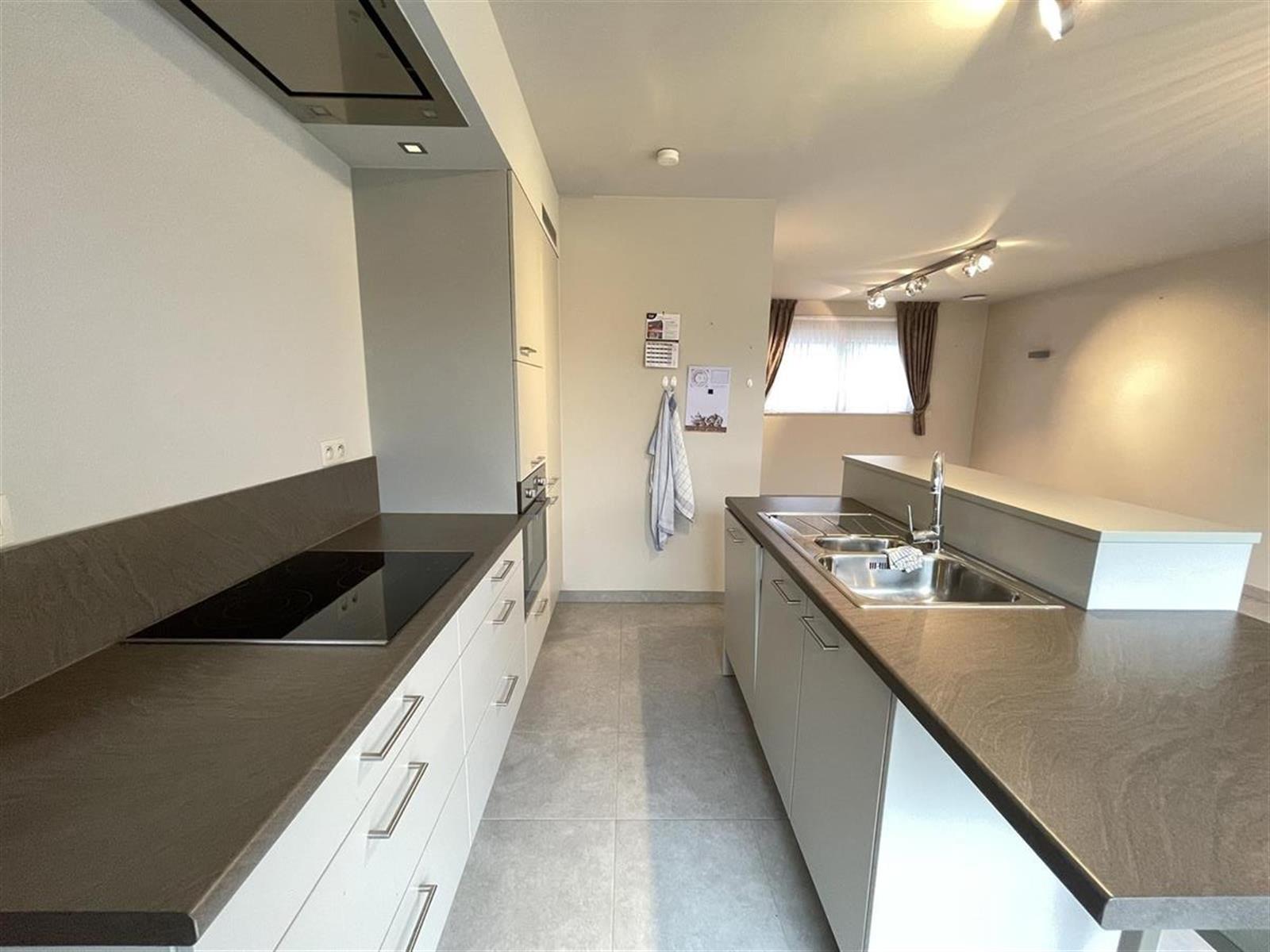 Recente ééngezinswoning met inpandige garage en rustige ligging. - foto 5