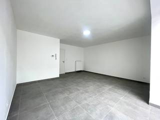 Te koop: gesloten bebouwing in het centrum van Ledegem, op een vlotte locatie nabij winkels, scholen en openbaar vervoer. Deze woning uit 1964 biedt...