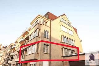 CENTRAAL GELEGEN LUXE-APPARTEMENT MET 2 SLAAPKAMERS, GARAGEBOX en AUTOSTAANPLAATS. Centraal te Ninove, rechtover de Bpost vind je dit...