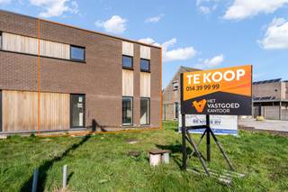 Nieuwbouwwoning met volledige keuze van afwerking! Belangrijkste troeven:- Verrassend veel ruimte dankzij doordachte indeling- 4 slaapkamers- 5 jaar...