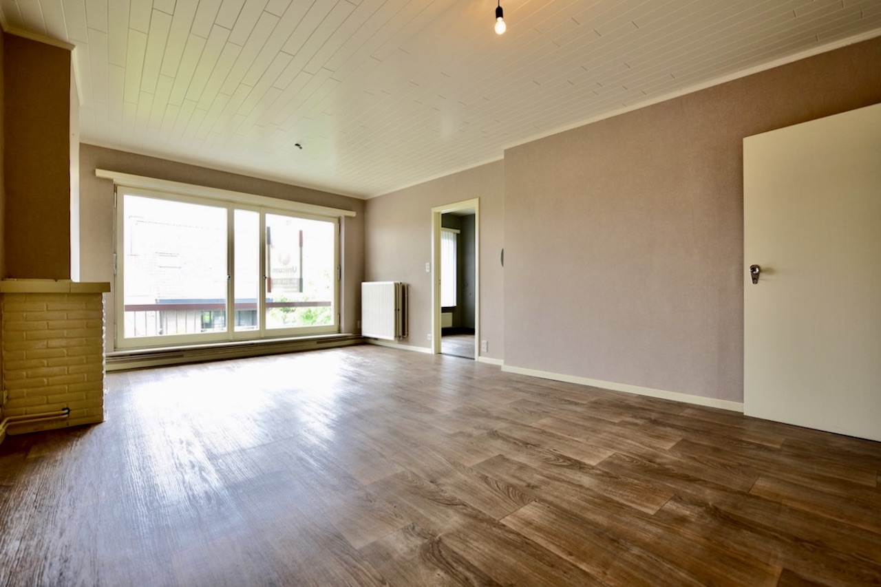 Gerenoveerd, centraal gelegen appartement met 2 slpk en terras voor 800 EUR/mnd - foto 3