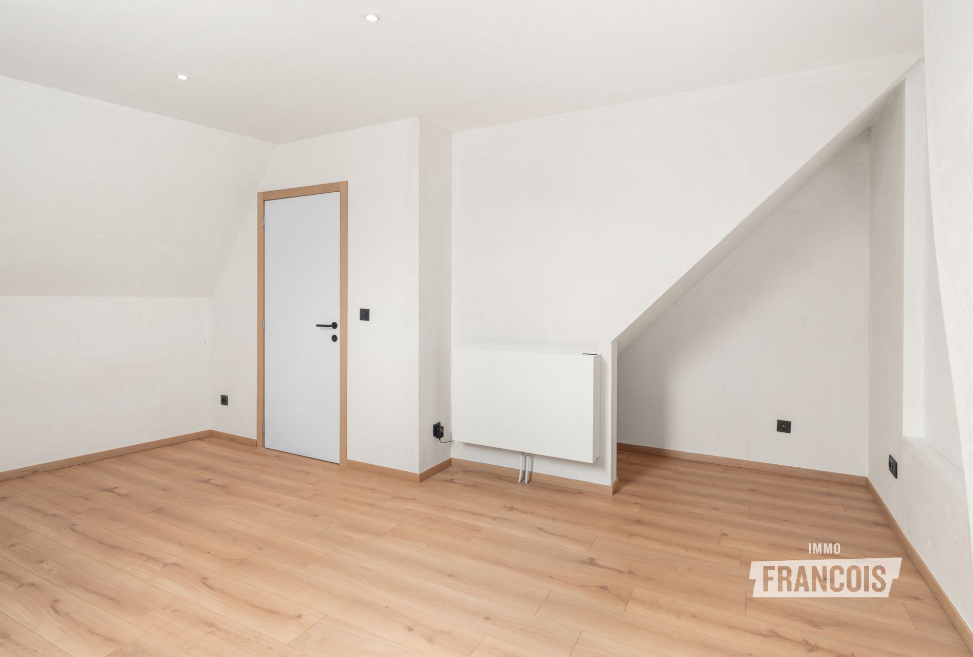 Volledig gerenoveerde woning met mogelijkheid tot 3 slaapkamers te Lievegem - foto 5