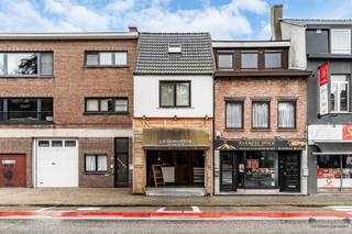 <h3><span>Investment property with ground-floor retail space and a spacious duplex apartment in a prime location in Brasschaat!</span><span><br /><br />This versatile and fully move-in-ready investment property is situated in a highly visible and strategic location on the border between Ekeren and Brasschaat. Thanks to its excellent accessibility, wide storefront, and constant foot traffic, the property enjoys maximum visibility and commercial appeal.</span></h3><p><span>Description:</span><span><br /><br />The property consists of a commercial ground floor, currently set up as a restaurant, and a spacious duplex apartment.</span></p><p><span>The ground-floor commercial space features a spacious dining area, a well-equipped kitchen, restroom facilities for customers and staff, and a cozy little courtyard at the rear. Thanks to its functional layout and excellent location, this commercial space is perfectly suited for various activities such as a restaurant, catering business, coffee shop, retail store, practice space, or office.</span></p><p><span>A separate entrance hall leads to the duplex apartment. This modern and bright apartment offers every comfort. </span></p><p><span>The spacious living area enjoys plenty of natural light thanks to the large windows and flows seamlessly into the open, fully equipped kitchen. Adjacent to this is a sunny terrace, ideal for relaxing.</span></p><p><span>The apartment also features three full-sized bedrooms, a spacious bathroom equipped with both a bathtub and a shower, and a practical storage room.</span></p><p><span>The apartment is fully finished, modernly furnished, and completely move-in ready.</span></p><p><span>This property offers numerous possibilities and is ideal for self-employed individuals who want to combine living and working, investors looking for a profitable rental property, or entrepreneurs who wish to combine visibility, space, and living comfort in a single location.</span></p><p><span> </span></p><h3><span>Highlights</span></h3><ul><li><span>Commercial ground floor with excellent visibility on a busy thoroughfare </span></li><li><span>Move-in-ready duplex apartment with separate entrance </span></li><li><span>Spacious, sunny terrace </span></li><li><span>Abundant natural light </span></li><li><span>Energy-efficient </span></li><li><span>Fully move-in ready </span></li><li><span>Option to live in the property while operating a practice or business </span></li><li><span>Attractive investment opportunity with rental potential for both units </span></li></ul><p><span> </span></p><p><span>For more information or to schedule a site visit, please feel free to contact us at</span><span> or</span><span></span>!</p>