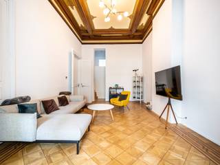 Gelegen in hartje Brussel, vlakbij het openbaar vervoer en winkels, op de begane grond van een herenhuis dat eind 2021 volledig gerenoveerd is,...