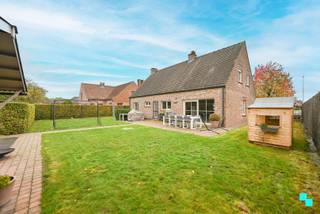 Deze gezellige, instapklare eengezinswoning met vier slaapkamers en dubbele inpandige garage, is gelegen op een perceel van 648 m² en beschikt...