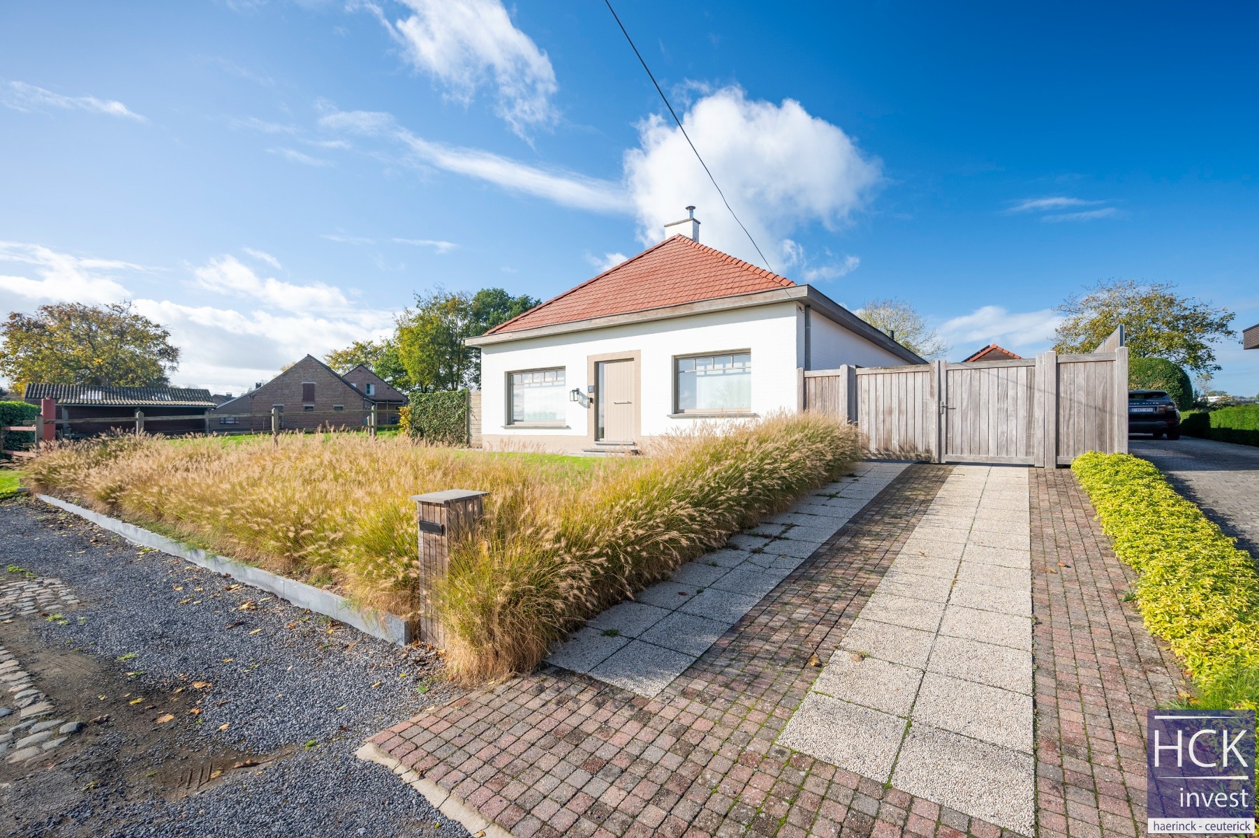 KRUISHOUTEM - Instapklare en prachtig gelegen woning met 4 SLPK. én zwembad - foto 2