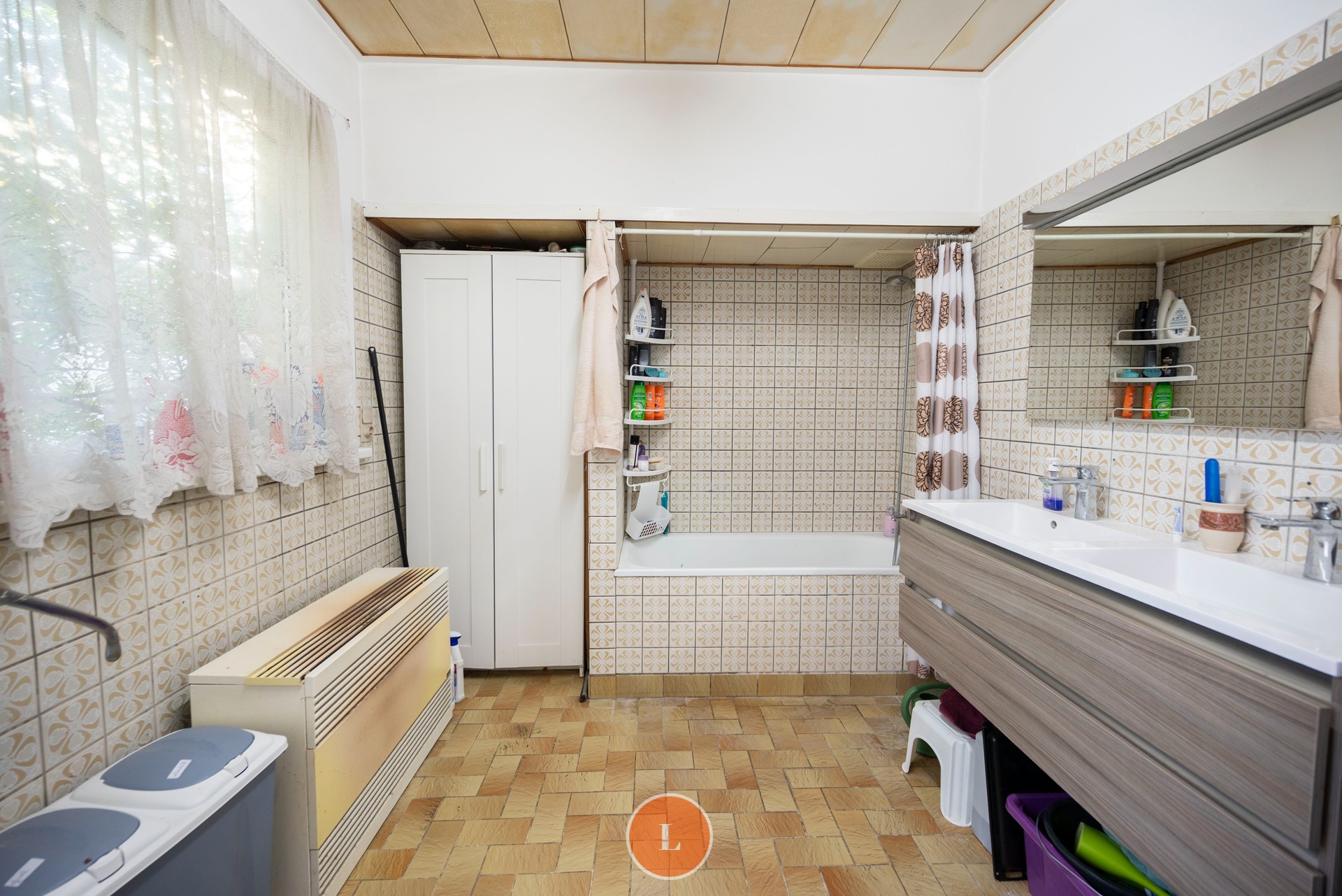 Goed onderhouden woning met 5 slaapkamers, tuin en 2 garages - foto 5