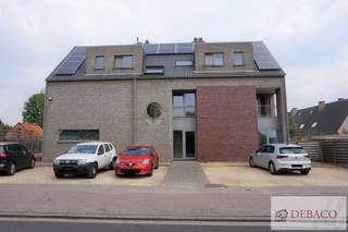 Prachtig duplex appartement met 2 slaapkamers in Oevel!Dit appartement bestaat uit een ruime inkomhal met berging/wasplaats en gastentoilet,...