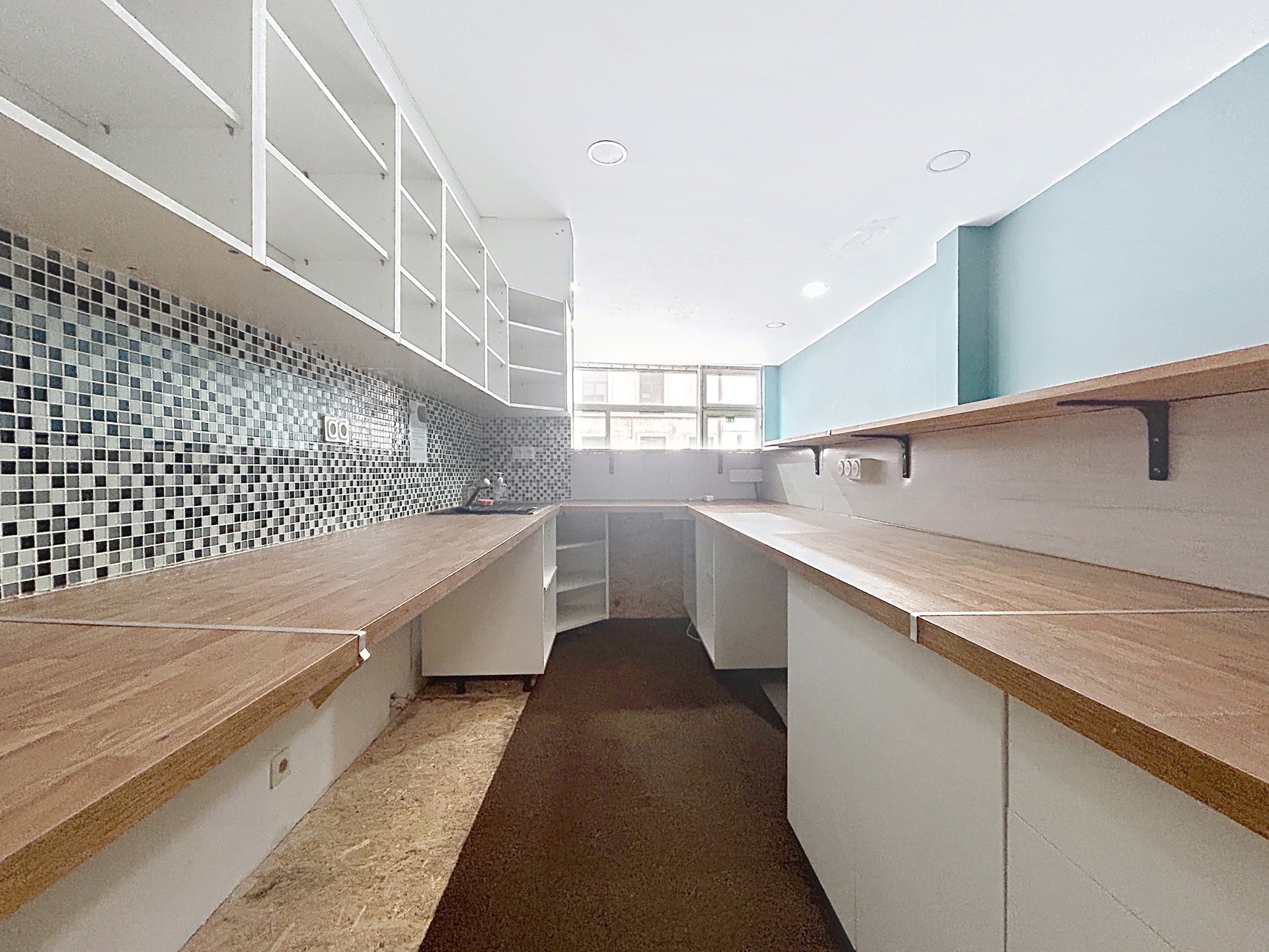 Commercial for rent in Ghent - photo 4