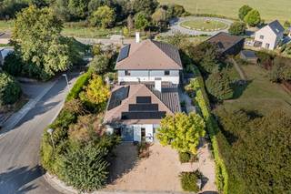 In the highly sought-after Petit Ry neighbourhood of Limelette (Ottignies), close to the station and bordering fields, WEINVEST is delighted...