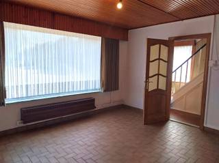 Vraag uw bezoek aan via info@optimusvastgoed.be!TE HUUR: Open bebouwing met 3 slaapkamers te Heusden!Deze woning is gunstig gelegen op wandelafstand...