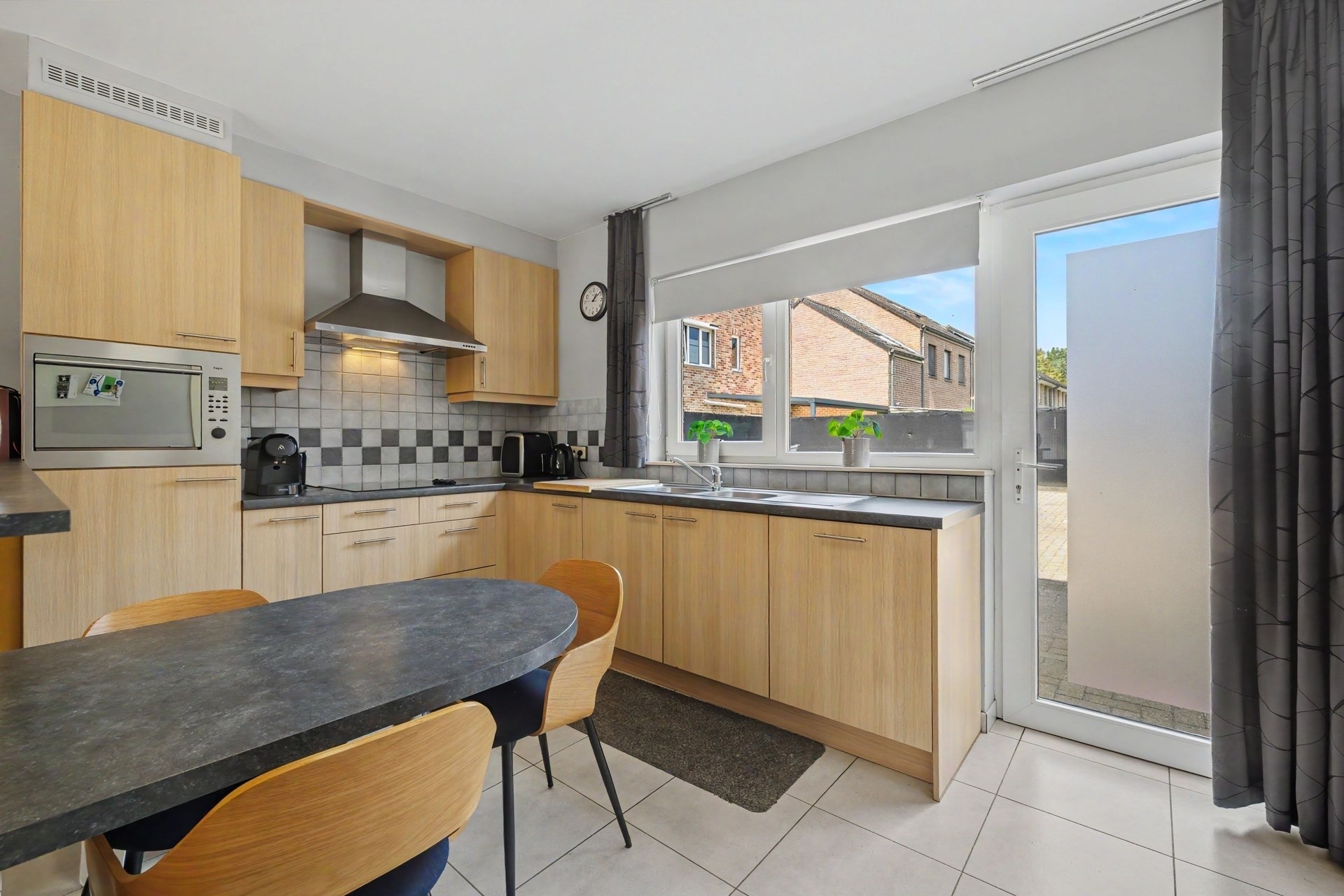 Instapklaar gelijkvloers appartement met twee slaapkamers en autostaanplaats (96 m2) - foto 5
