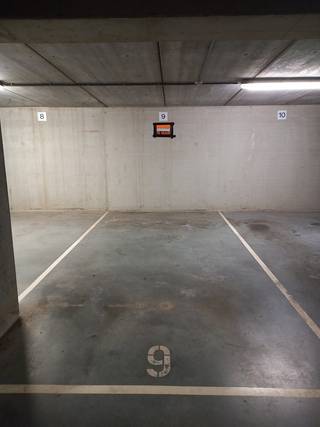 Veilige en gemakkelijk toegankelijke autostaanplaats te huur in een appartementsgebouw.<br /><br />De staanplaats is ideaal gelegen en biedt een praktische oplossing voor wie op zoek is naar een vaste parkeerplaats voor zijn wagen. Geschikt voor bewoners uit de omgeving die hun voertuig veilig willen parkeren.<br />Kenmerken:<br />✔ Gelegen in een appartementsgebouw<br />✔ Vlot bereikbaar<br />✔ Veilige parkeeromgeving<br />✔ Onmiddellijk beschikbaar<br />Huurprijs: €75 per maand<br />Voor meer informatie of een bezichtiging kunt u vrijblijvend contact opnemen.<br />info@destryker.be of tel 02/356.61.60