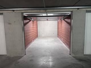 Ondergrondse garagebox met automatische poort te koop gelegen in de Residentie Lime te Veurne.Afmetingen garage- breedte: 2,9m- diepte:...