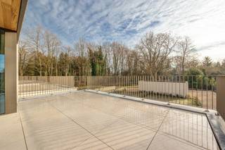 Exclusief luxueus nieuwbouwappartement met groot zuid gericht terras (24m²)Dit uitzonderlijk kwalitatief afgewerkte nieuwbouwappartement van ca. 120...