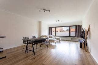 Bent u op zoek naar een gelijkvloers 2 slaapkamer appartement met tuin? Dan heeft u wellicht gevonden wat u zoekt?Indeling:U betreedt het appartement...