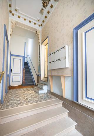 IXELLES, on a quiet street 200 metres from Place Fernand Cocq and the pedestrianised Chaussée d'Ixelles, on the 3rd floor of a characterful...