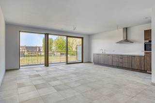 <p><span>APPARTEMENT MET 2 SLKS, TERRAS & PARKING</span></p><p><span> </span></p><p><span>In Beveren-Waas treffen wij residentie Oscar aan gelegen te Walhof. Wij bevinden ons nabij het centrum, het station, de fietssnelweg, verschillende supermarkten, verscheidene scholen, sportaccommodaties, lokale handelaars en diverse horeca gelegenheden. Kortom alles om een dynamisch & comfortabel leven voor jong & oud te garanderen. </span></p><p><span> </span></p><p><span>Dit appartement is gelegen op de eerste verdieping. Het appartement beschikt over een inkomhal, een leefruimte met volledig uitgeruste keuken en de nodige ruimte voor een zit- en eethoek. Verder zijn er twee slaapkamers, een badkamer, een afzonderlijk toilet en een berging/wasplaats. Nadat wij het appartement hebben ontdekt begeven wij ons naar de kelderverdieping waar wij een privatieve autostaanplaats en een privatieve kelderberging aantreffen. </span></p><p><span> </span></p><p><span>Troeven: </span></p><p><span>- Nieuwbouwappartement</span></p><p><span>- Aangenaam terras </span></p><p><span>- E-peil </span><span>≤ </span><span>30 (BEN-woningen)</span></p><p><span>- Vloerverwarming </span></p><p><span>- Energiezuinig ventilatiesysteem D</span></p><p><span> </span></p><p><span>Net als ons overtuigd van de troeven van residentie Oscar? Vraag snel een bezoek aan via <span>info@pillar.estate</span></span><span> of 033 695 695. Wie weet wordt u de nieuwe bewoner van dit prachtig appartement!</span></p><p><span> </span></p><p><span>*Deze gegevens zijn louter ter informatieve titel. De vermelde oppervlaktes zijn slechts een indicatie. Pillar kan niet verantwoordelijk gesteld worden voor de juistheid van de aan haar verstrekte gegevens. </span></p><p><span> </span></p>
