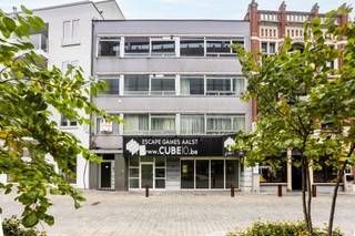 Dit appartement is gelegen in het centrum van Aalst op de eerste verdieping van een goed onderhouden gebouw met lift. Met een bewoonbare...