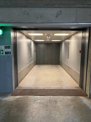 Parking met berging te koop in residentie Elisa, goed gelegen op niveau -2, vlakbij de autolift en personenlift.Afmetingen: diepte: 510 centimeter;...