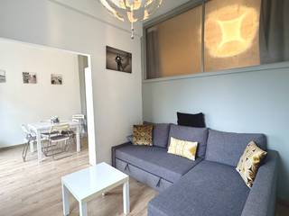 Appartement meublé avec vue latérale sur la mer dans le centre de La Panne.<br /><br />Hall d'entrée, cuisine ouverte et équipée, vaste espace de vie, salon, chambre et salle de bains avec douche, lavabo et toilette.<br /><br />Idéal comme résidence secondaire ou comme investissement<br /><br />PEP: 271 kWh / (m² an) - Label C<br /><br />Plus d'info, documents et visite virtuelle sur www.immodepanne.be