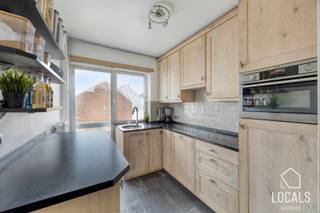 Stap binnen in dit prachtige, instapklare appartement gelegen in een kleinschalig gebouw van slechts 6 entiteiten, waar rust en privacy hand in...