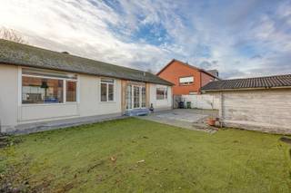 De woning is rustig gelegen op een perceel van 458 m² dicht bij het centrum van sint-Antonius. Men betreedt de woning via de inkomhal waar zich...