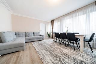 Located on the 1st floor of a small building with low maintenance fees, this bright and pleasant apartment offers approximately 90 m² of living...