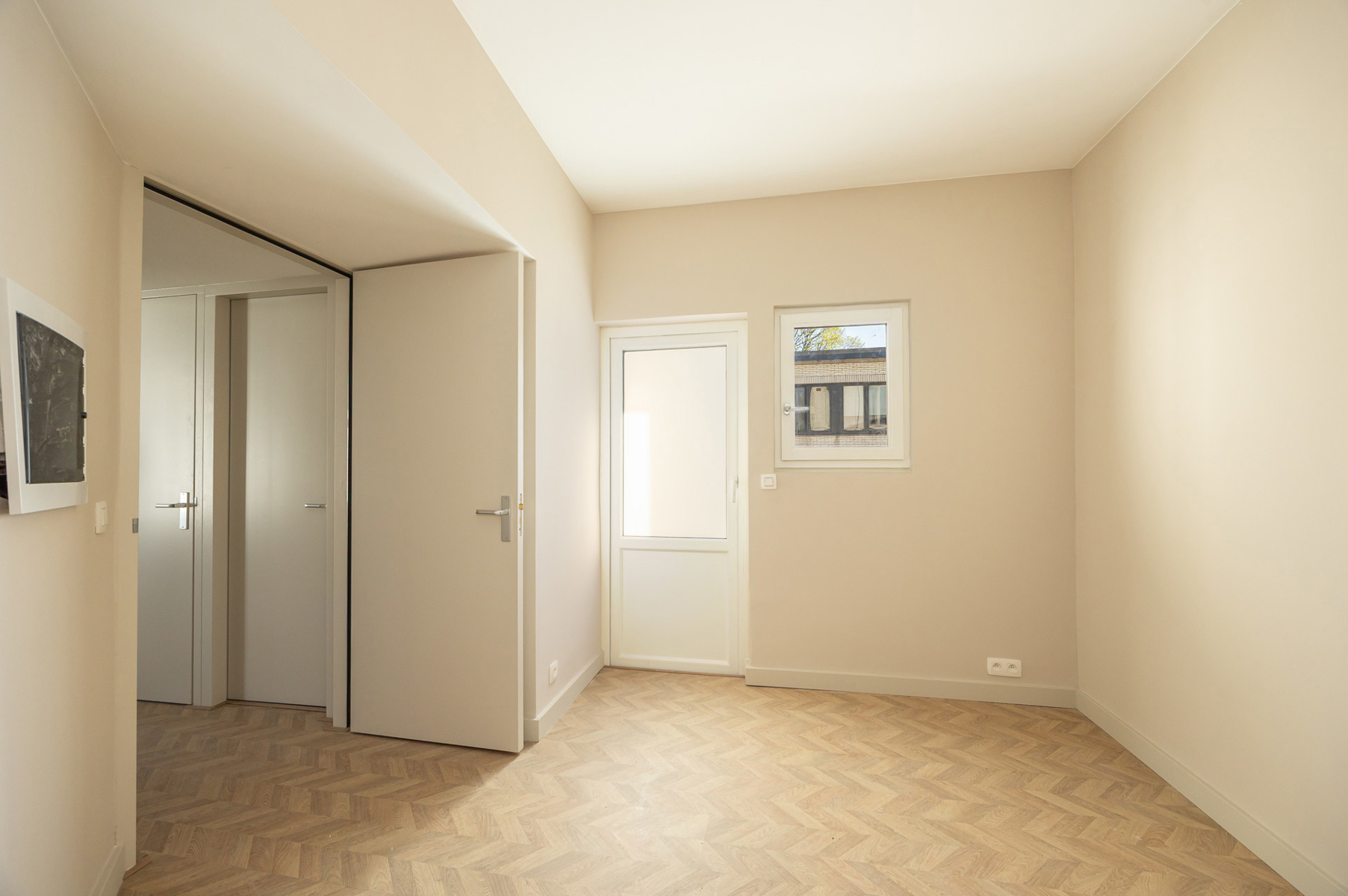 Kwalitatief gerenoveerd appartement op gegeerde locatie! - foto 5