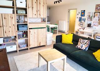 Rustig maar centraal gelegen appartement in een net en perfect onderhouden gebouw.Met ruime ondergrondse garagebox (verplicht bij te kopen,...