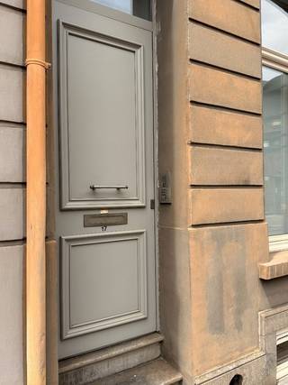 TE KOOP – GENTWelkom in een woning die je niet alleen ziet, maar voelt. Een instapklare woning met karakter, warmte en een verrassende ruimtes die je...