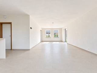 Hectaar bouwt deze moderne en energiezuinige nieuwbouwwoning in het landelijke Malderen. Gelegen op een centrale locatie tussen Buggenhout en Londerzeel, bevindt de woning zich niet ver van het station en het openbaar vervoer. Daarnaast vindt u in de directe omgeving tal van voorzieningen zoals een bakkerij, slagerij, scholen en grootwarenhuizen.<br /><br />Deze ruime woning is gelegen op een perceel van 5a90ca en biedt een functionele indeling met lichtrijke en open leefruimtes. De woning is woonklaar wordt verder afgewerkt met schilderwerken, laminaat op slaapkamers en verlichting.<br /><br />Gelijkvloers: Inkomhal met gastentoilet, ruime leefruimte met open keuken (43m²), berging/wasruimte<br />Verdiep: Nachthal met apart toilet, Drie slaapkamers (14m² - 13,3m² - 10,2m²), badkamer met ligbad, douche en dubbel lavabomeubel<br />Zolder; Ruime zolder die tal van mogelijkheden biedt (47,5m²)<br /><br /><strong>Energiezuinig en duurzaam wonen:</strong><br /> -  Energiezuinig wonen - warmtepomp, zonnepanelen<br /> -  Vloerverwarming op het gelijkvloers<br /> -  Grote ruimtes met veel lichtinval<br /> -  Regenwaterput aangesloten op toiletten, wasmachine en buitenkraan<br /><br />Bent u op zoek naar een energiezuinige en instapklare nieuwbouwwoning? Neem snel contact op voor meer informatie of een afspraak. Plannen zijn terug te vinden op www.hectaar.be