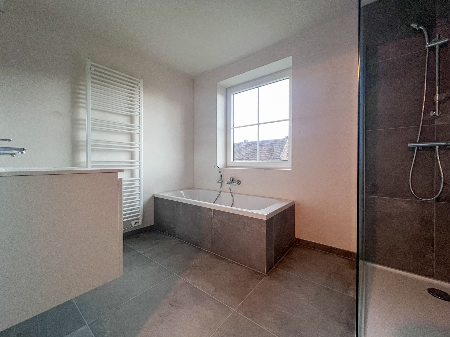 Rustig wonen in een groene omgeving – energiezuinige woning met 4 slaapkamers te huur in Ninove - foto 4