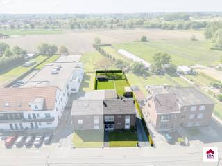 Charmante halfopen woning met zonnige tuin en potentieel in Kapelle-op-den-BosBent u op zoek naar een goed gelegen gezinswoning met ruimte, licht en...