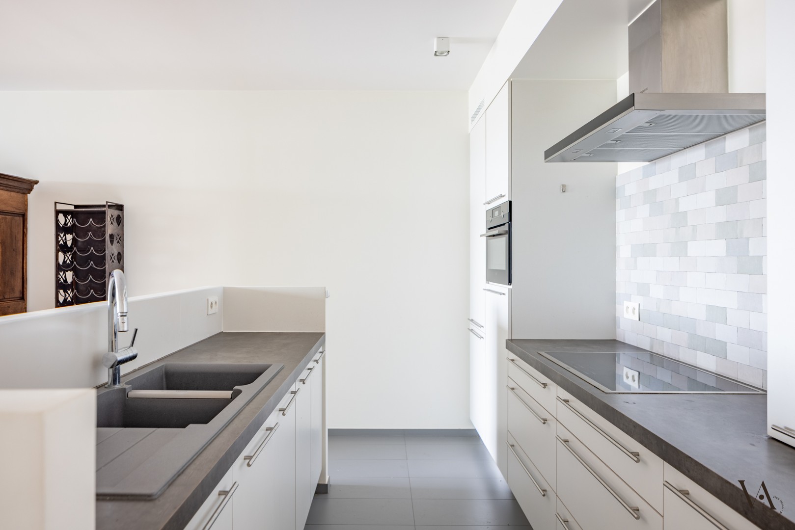 Ruim appartement met 2 slaapkamers en prachtig uitzicht over de jachthaven en het historische centrum - foto 4