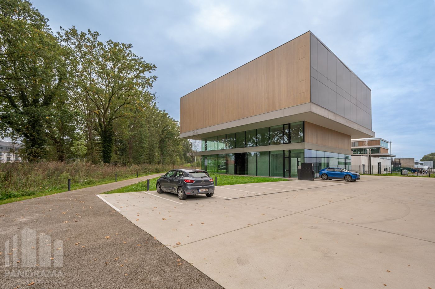 HIGH-END NIEUWBOUWKANTOREN OP TOPLOCATIE LANGS DE E40 TE OOSTKAMP - foto 1