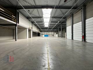 Dit instapklare bedrijfsgebouw, gebouwd in 2020, is gelegen op een ruim terrein van 5.069 m² en combineert moderne infrastructuur met een...